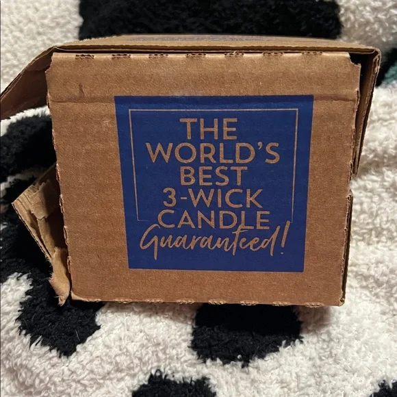 NWT Bath and Body Works Waikiki Beach Coconut
3-Wick Candle- 14.5 oz - Picture 6 of 7
